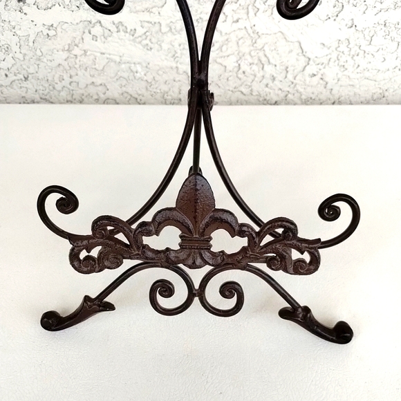 Vintage Cast Iron Fleur-de-Lis Display Easel Stand – Ornate Scroll Design – 11" - Picture 10 of 10
